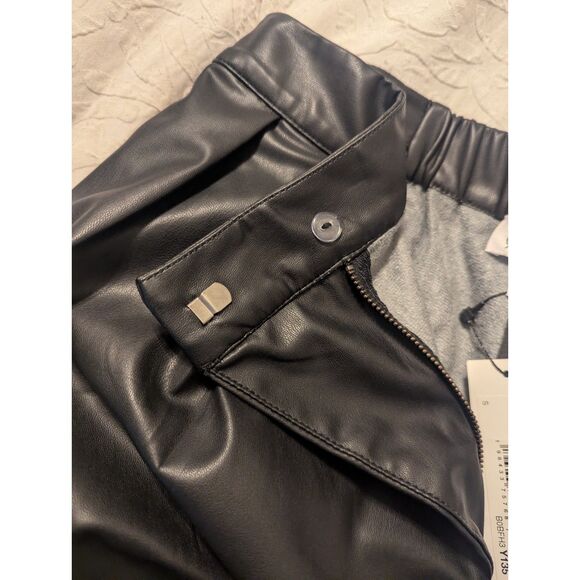 🖤 The Drop S Black Vegan Leather Pleated Loose Fit Pants @signedblake - Picture 4 of 6